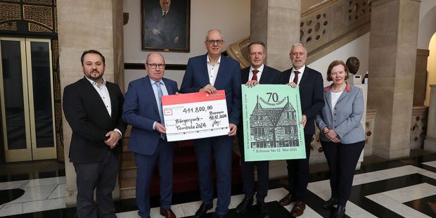 V.l.n.r. Gunnar Sgolik  (1. Vorsitzender Stadtgarten Vegesack e.V.), Dietmar Hoppe (Geschäftsführer Bürgerpark-Tombola), Bürgermeister Andreas Bovenschulte, Prof. Dr. Dietrich Grashoff (Präsident Bürgerparkverein), Tim Großmann (Bürgerpark-Direktor) und Gabriele Steffen (Vorsitzende AchterdiekPark e.V.), Foto: Martin Rospek