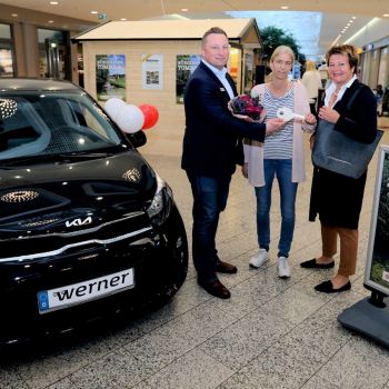 Übergabe des KIA Picanto im Weserpark durch Werner Automobile